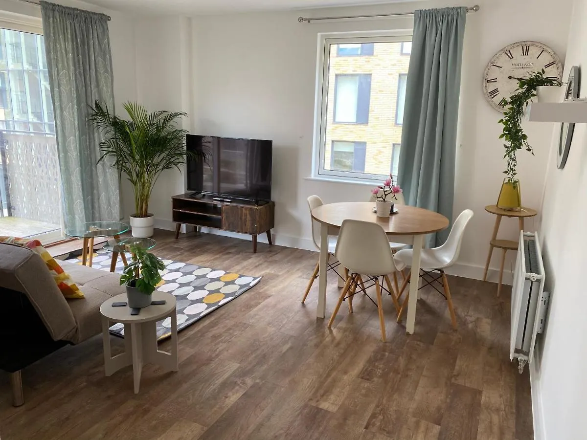 Home2Home@Mill Park Cambridge  Apartman
